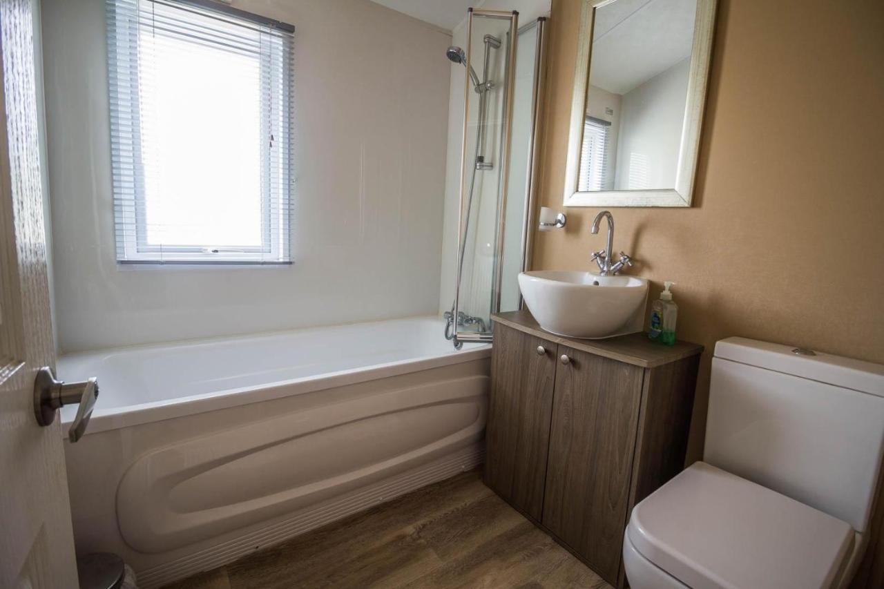 Stunning 6 Berth Lodge With Sea Views For Hire At Skipsea Sands Ref 41136Nf Barmston Luaran gambar